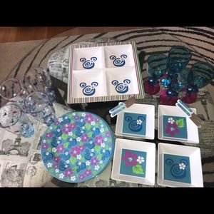 Like New!!!- Disney summer Set for four!